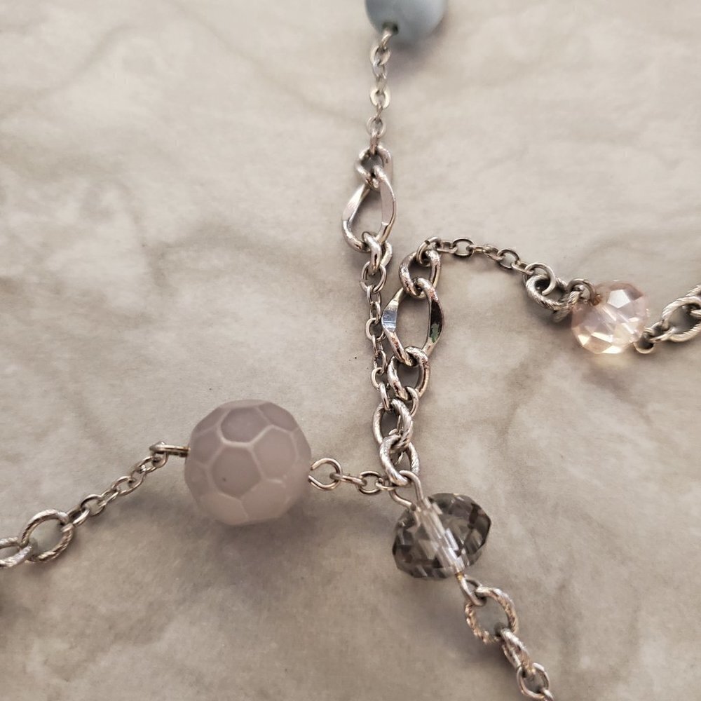 ✨ LOFT Faceted Beads Beaded Stone Asymmetrical Station Necklace ✨ - Picture 4 of 8